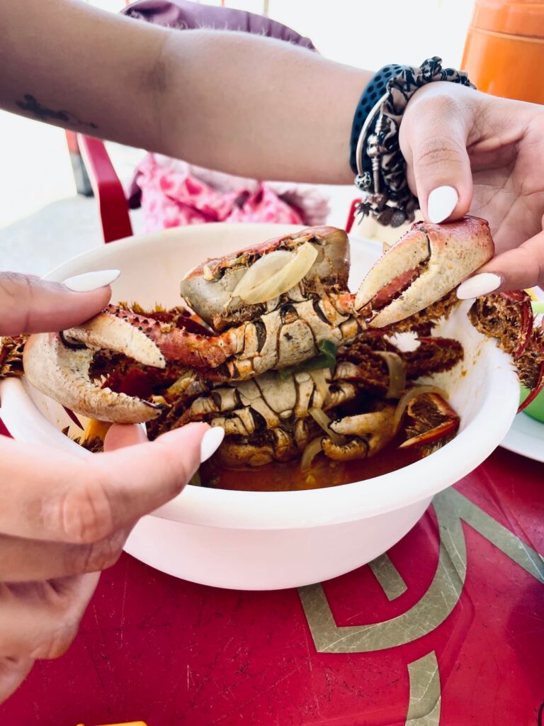 Fresh whole crab served in a bowl at a barraca on Praia do Futuro, Fortaleza